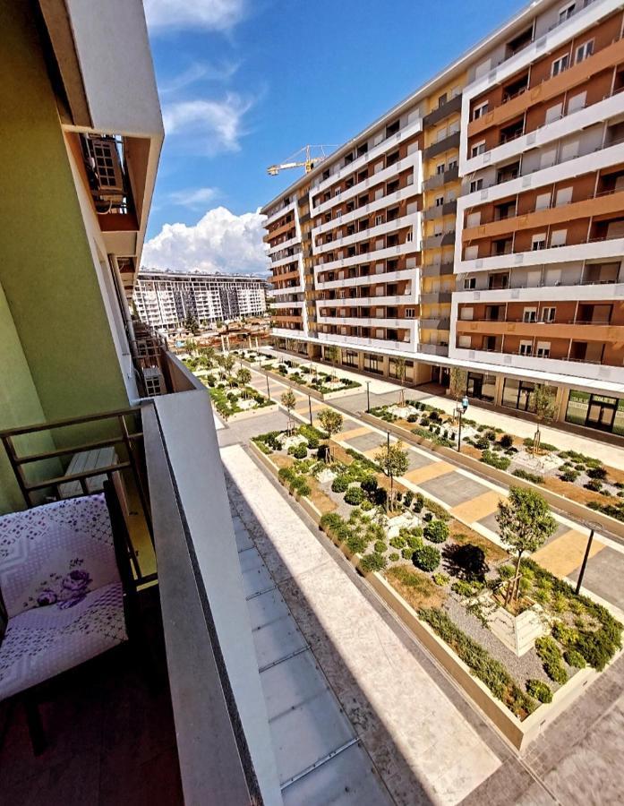 New York - Central Point Podgorica Extérieur photo
